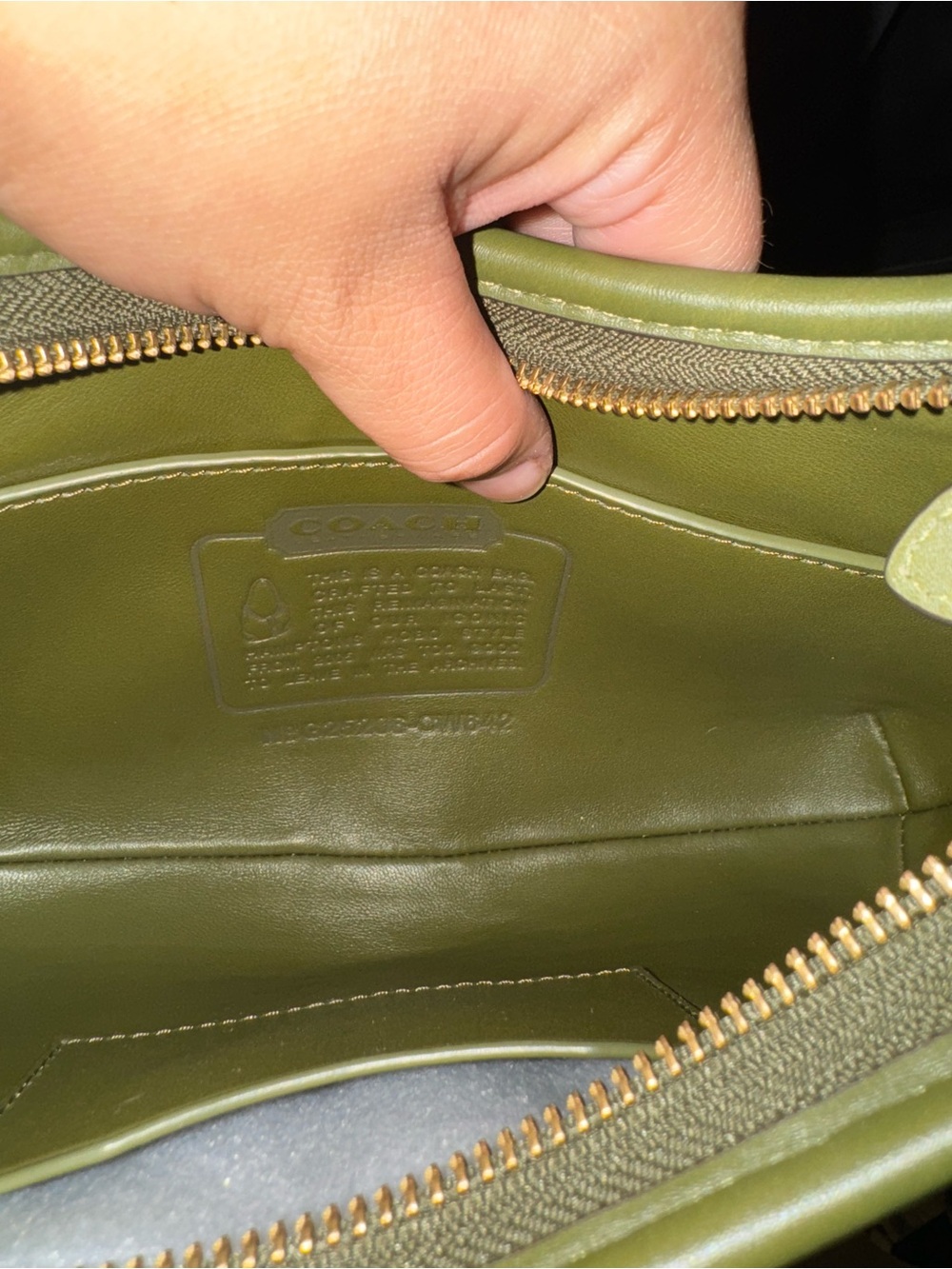 COACH Hamptons Hobo Leather Shoulder Bag - Picture 9 of 10